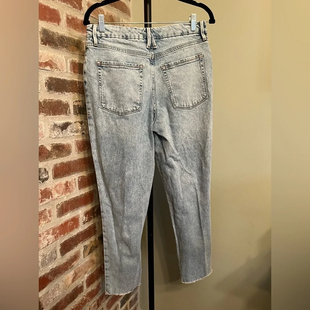 Good American distressed light wash jeans | size 6/28